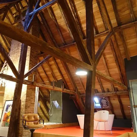 Le Jardin De La Cathedrale Bed and Breakfast 2*
