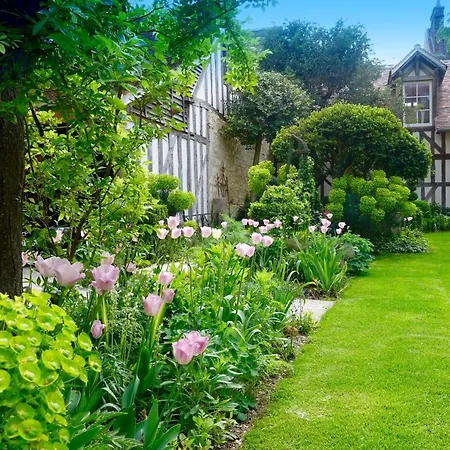 Le Jardin De La Cathedrale