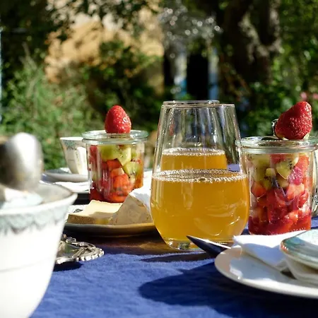 Bed and Breakfast Le Jardin De La Cathedrale 2*