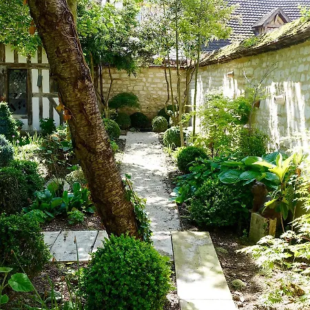 Le Jardin De La Cathedrale 2* Τρουά