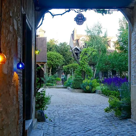 Bed and Breakfast Le Jardin De La Cathedrale 2*